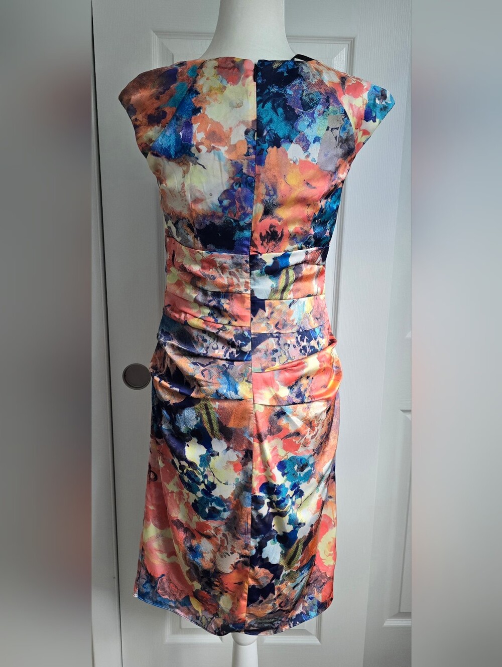 Ivy & Blu Abstract Watercolor Floral Ruched Cocktail Dress Sz. 8 - Picture 2 of 9